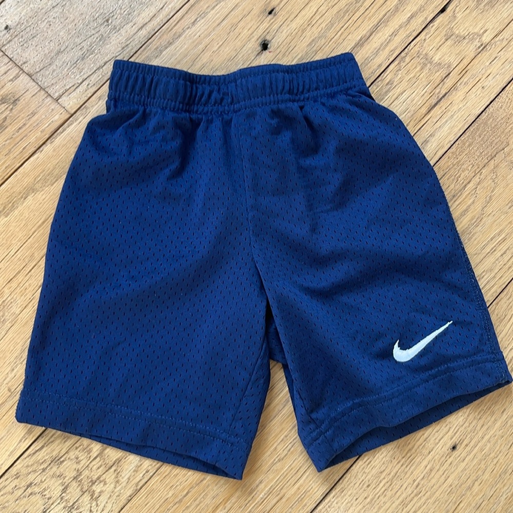 Kids Nike Navy Shorts Size 4-5